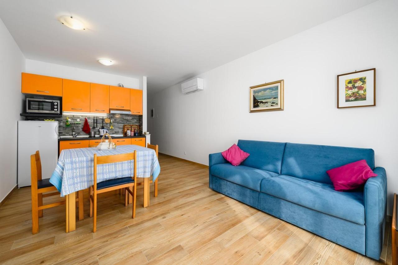 Andrea House With Apartments Umag Exterior photo