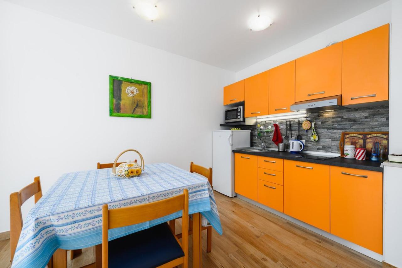 Andrea House With Apartments Umag Exterior photo