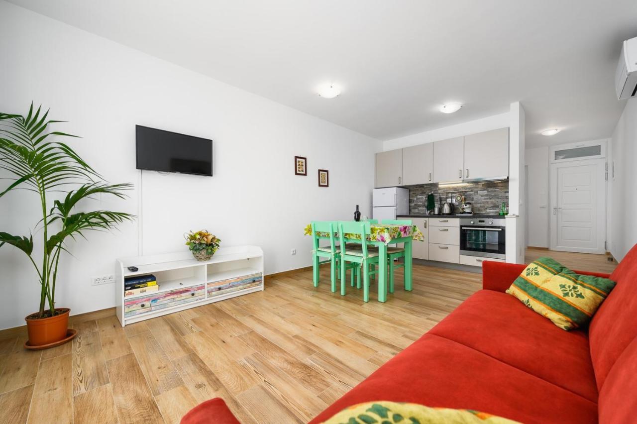 Andrea House With Apartments Umag Exterior photo