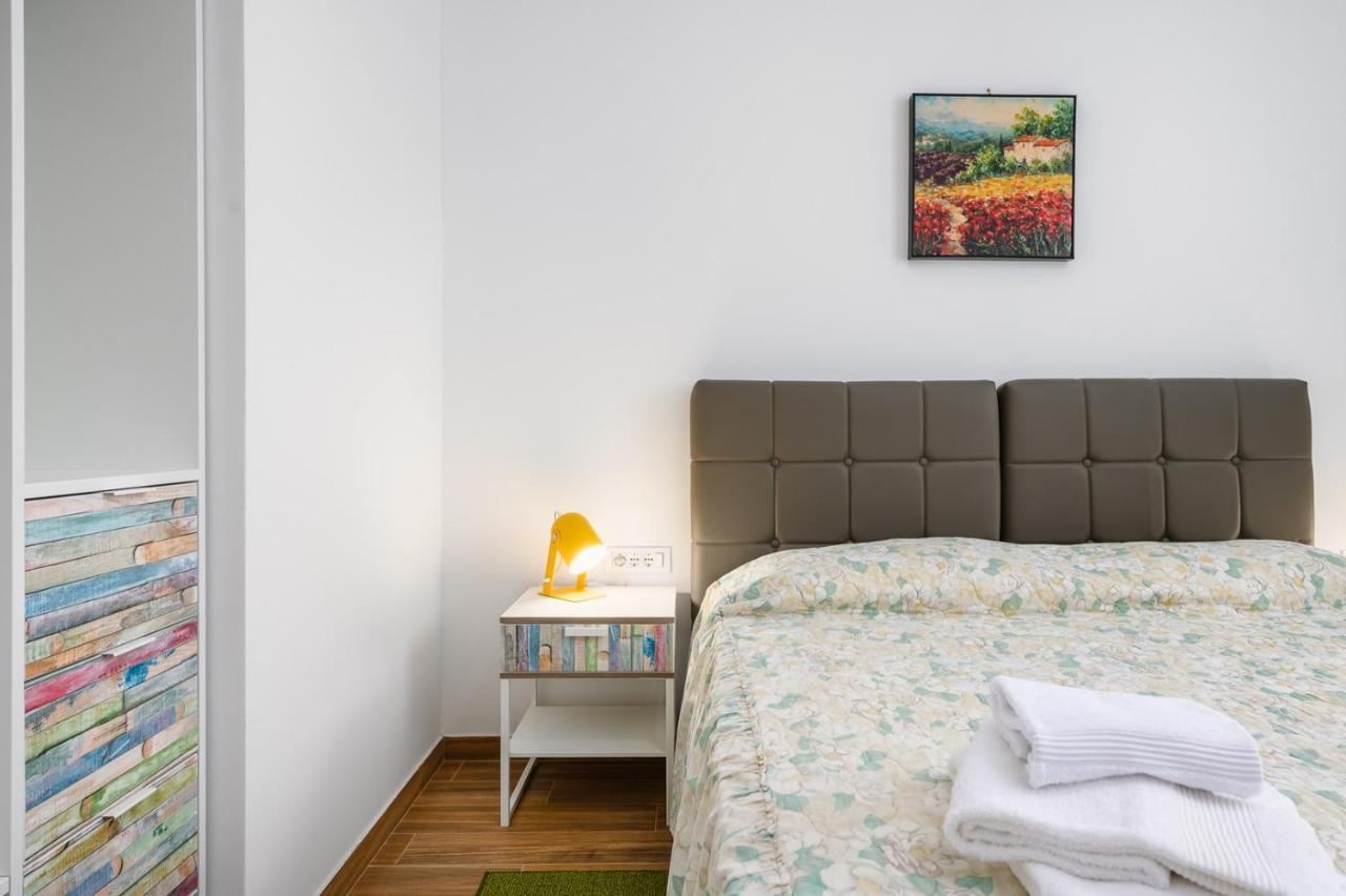 Andrea House With Apartments Umag Exterior photo