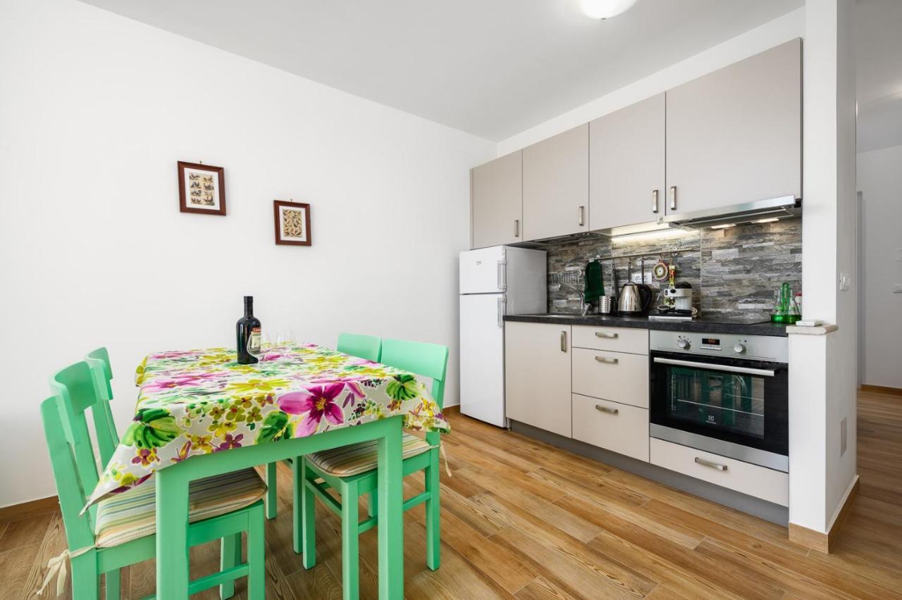 Andrea House With Apartments Umag Exterior photo